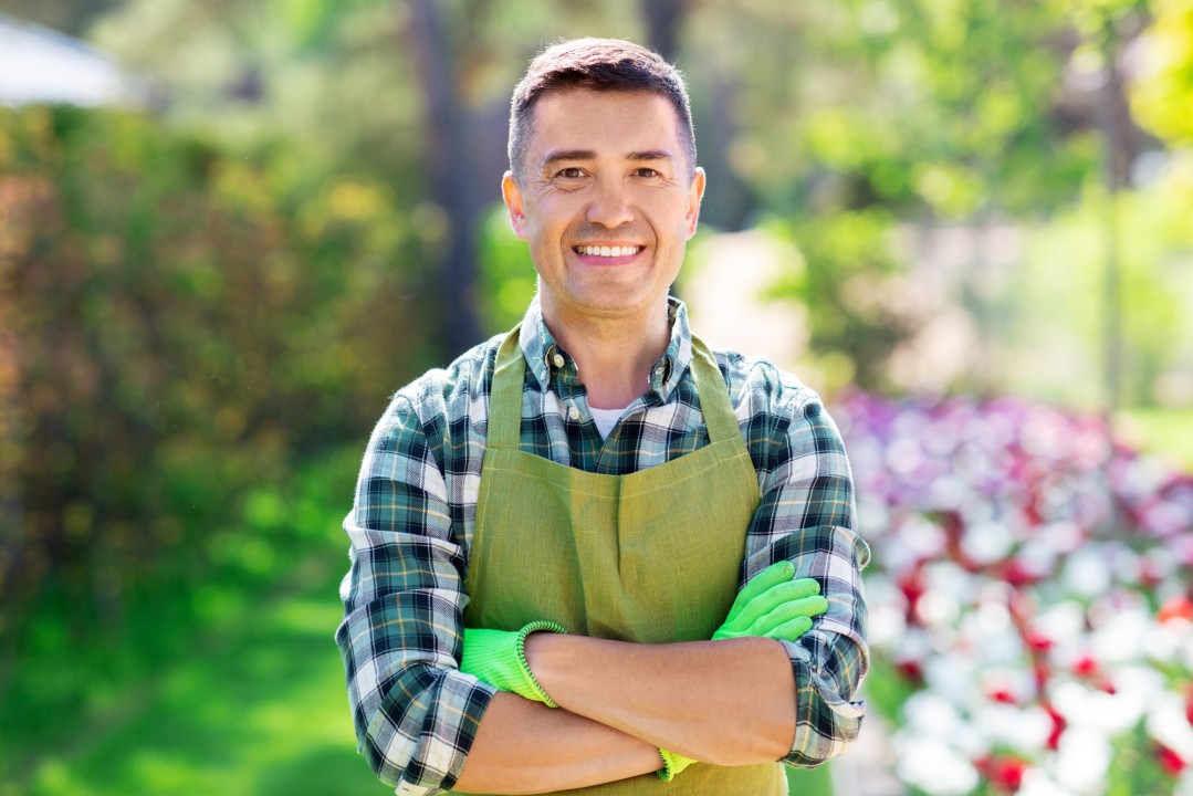 Skilled gardener planting flowers in a Russian park Gardener Jobs in Russia – visa-sponsored job 2025